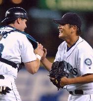 Mariners' Sasaki notches season's 34th save